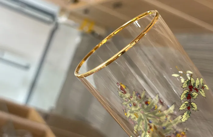 Paint in gold Paint in gold