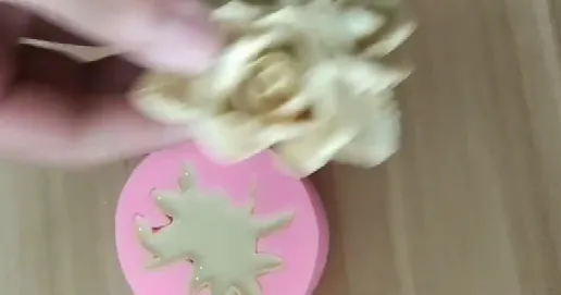 3 flowers mold