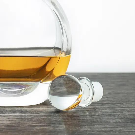 Factory Wholesale Luxury Crystal Glass Round Whiskey Decanter Set for Custom Logo with Whiskey Glasses Set