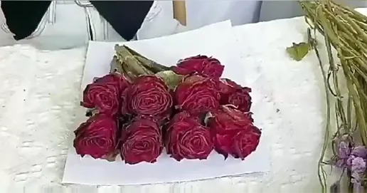 dried flower photo frame