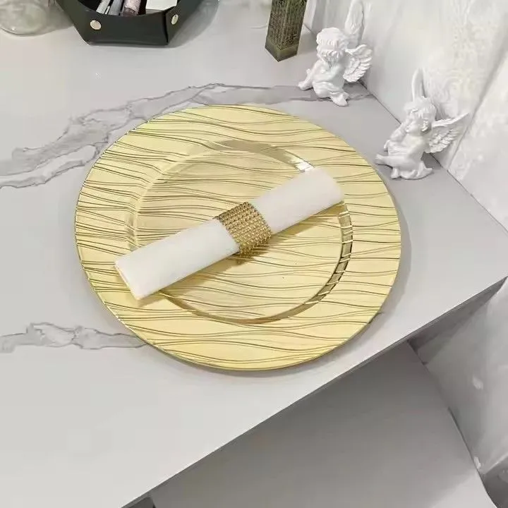 Cheap 13 Inch Golden Charger Plates Wedding Round Plastic Charge Plates Luxury Serving Dishes