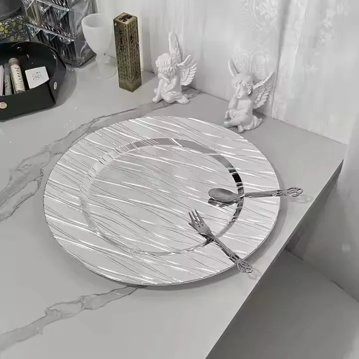 Cheap 13 Inch Black Golden Charger Plates Wedding Round Plastic Charge Plates Luxury Serving Dishes