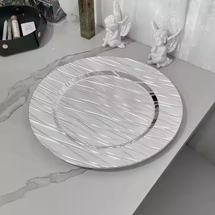 Cheap 13 Inch Black Golden Charger Plates Wedding Round Plastic Charge Plates Luxury Serving Dishes