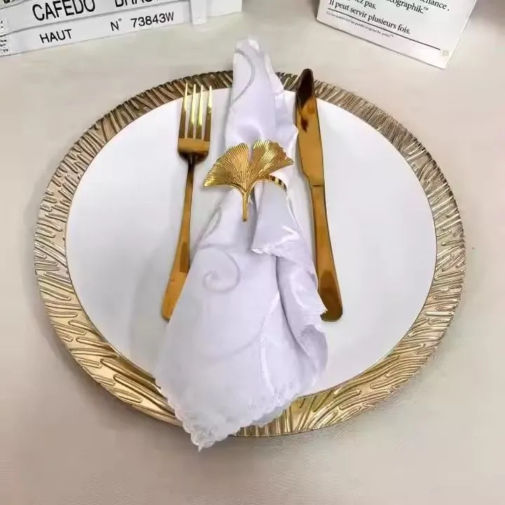 Hot New Products Christmas Decoration Charger Plate Gold Plated Backing Plate Plastic Bottom Plate for Party Wedding