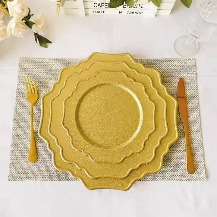 Factory New Style 13 Inch Plastic Plate Party Dining Room Black Irregular Flower Shape Charger Plate