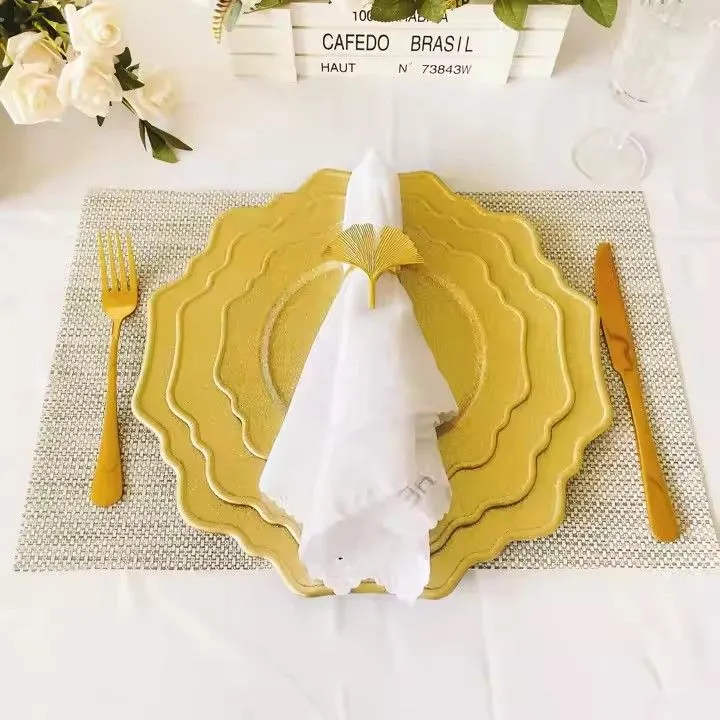 Factory New Style 13 Inch Plastic Plate Party Dining Room Black Irregular Flower Shape Charger Plate