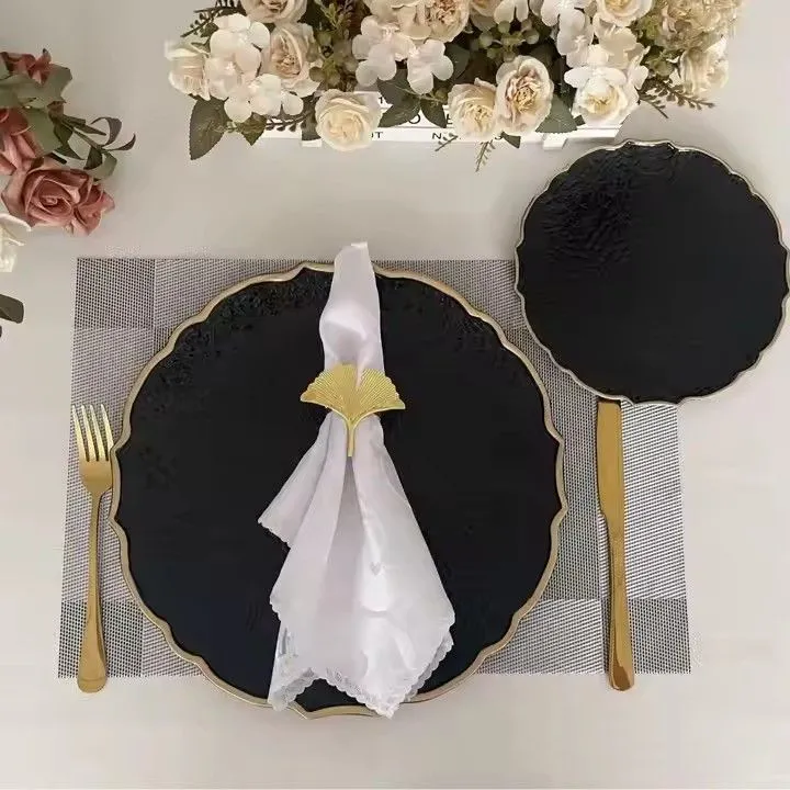 13-Inch White Plastic Charger Plate With Gold Rim Scallop Shape Design for Banquets Weddings Round PP Dinner Dishes