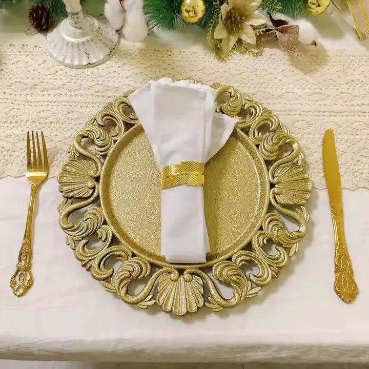 Wholesale European Style 13 Inch Round Wedding Party Table Decoration Gold Flower Pattern Plastic Charger Plates