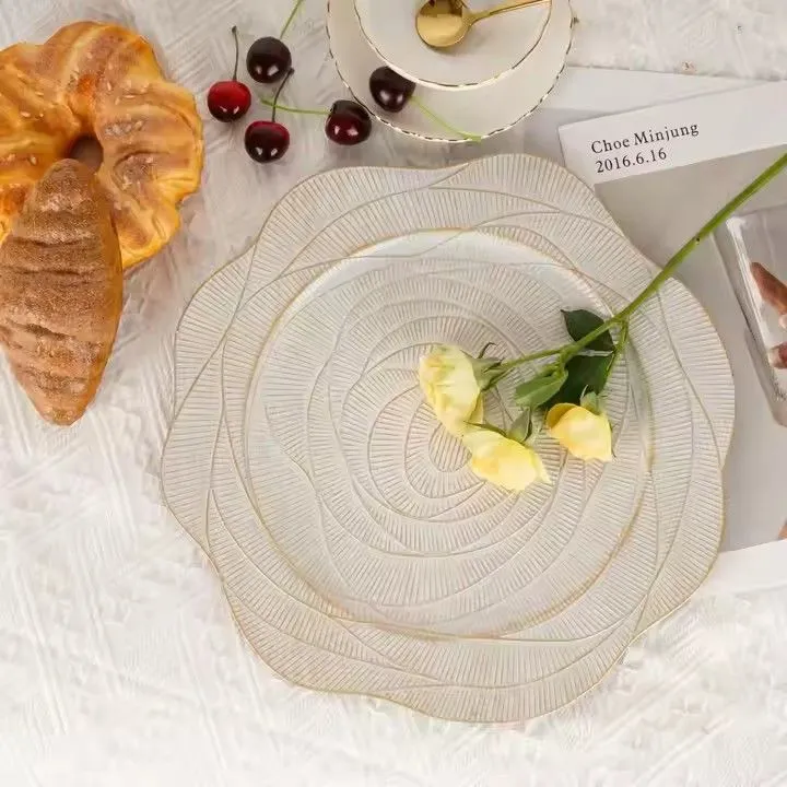 13 Inch Round Antique Plate Flower Shape White Plastic Charger Plate Wedding Dinner Decoration