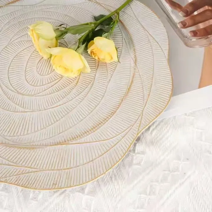 13 Inch Round Antique Plate Flower Shape White Plastic Charger Plate Wedding Dinner Decoration