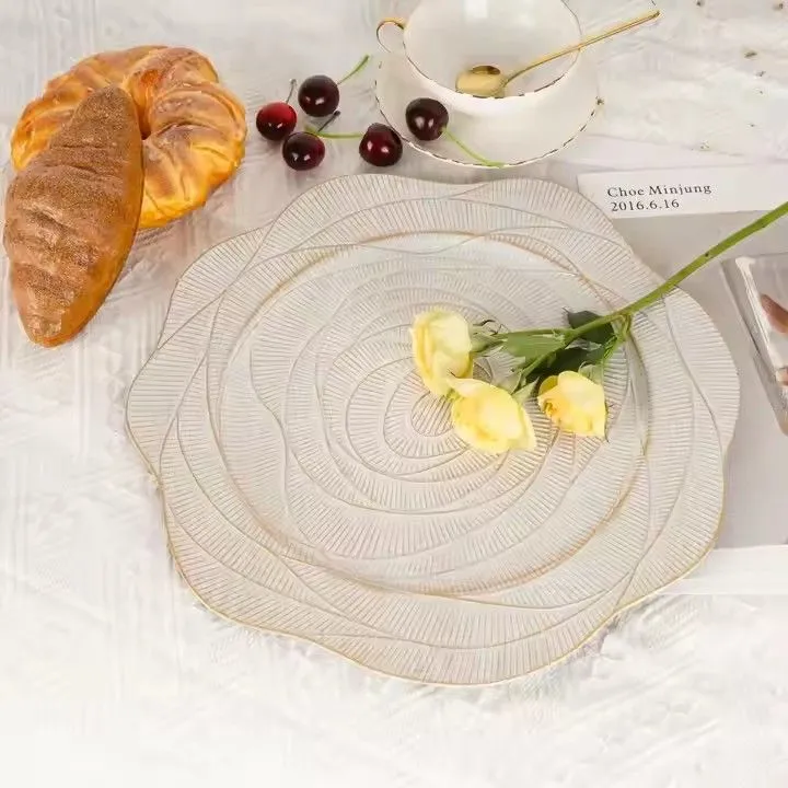 13 Inch Round Antique Plate Flower Shape White Plastic Charger Plate Wedding Dinner Decoration