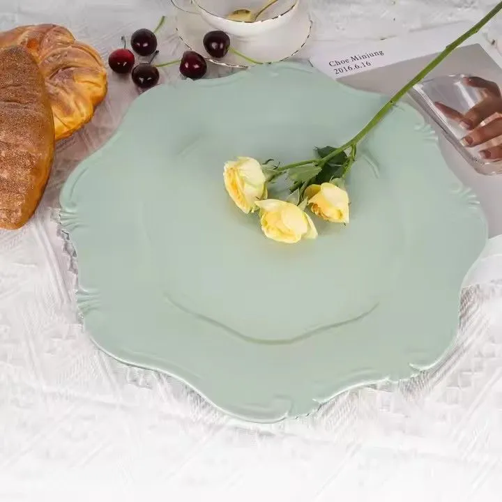 Wholesale 13 Inch Round Light Green Plate Wedding Party Banquet Decorative Plastic Charger Plate for Dinner Reception