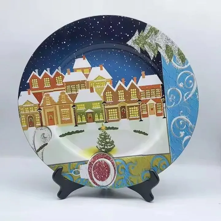 High Quality Fashion Plastic Party Christmas Decorated Santa Plates