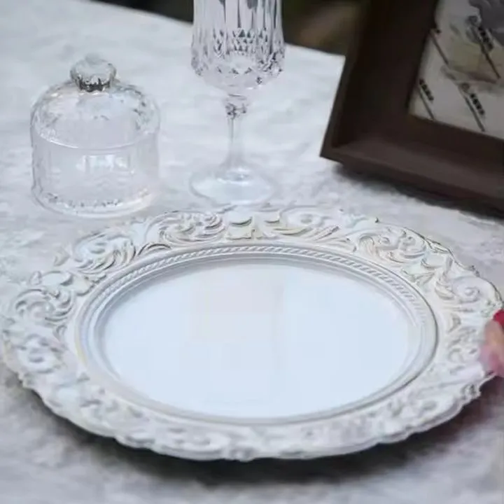 Wedding Decorative Hot Antique Round Plastic Plate White Embossed Retro Charger Plate