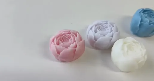 rose scented candle