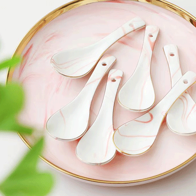 Custom juegos de vajilla marble pink glaze tableware charger plates luxury ceramic dinnerware sets with golden edge