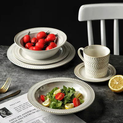 Custom White Ceramic Dinnerware Embossed Bowls Dishes Mugs Plates White Porcelain Dinnerware Set Carton Customized Logo Cup Kit